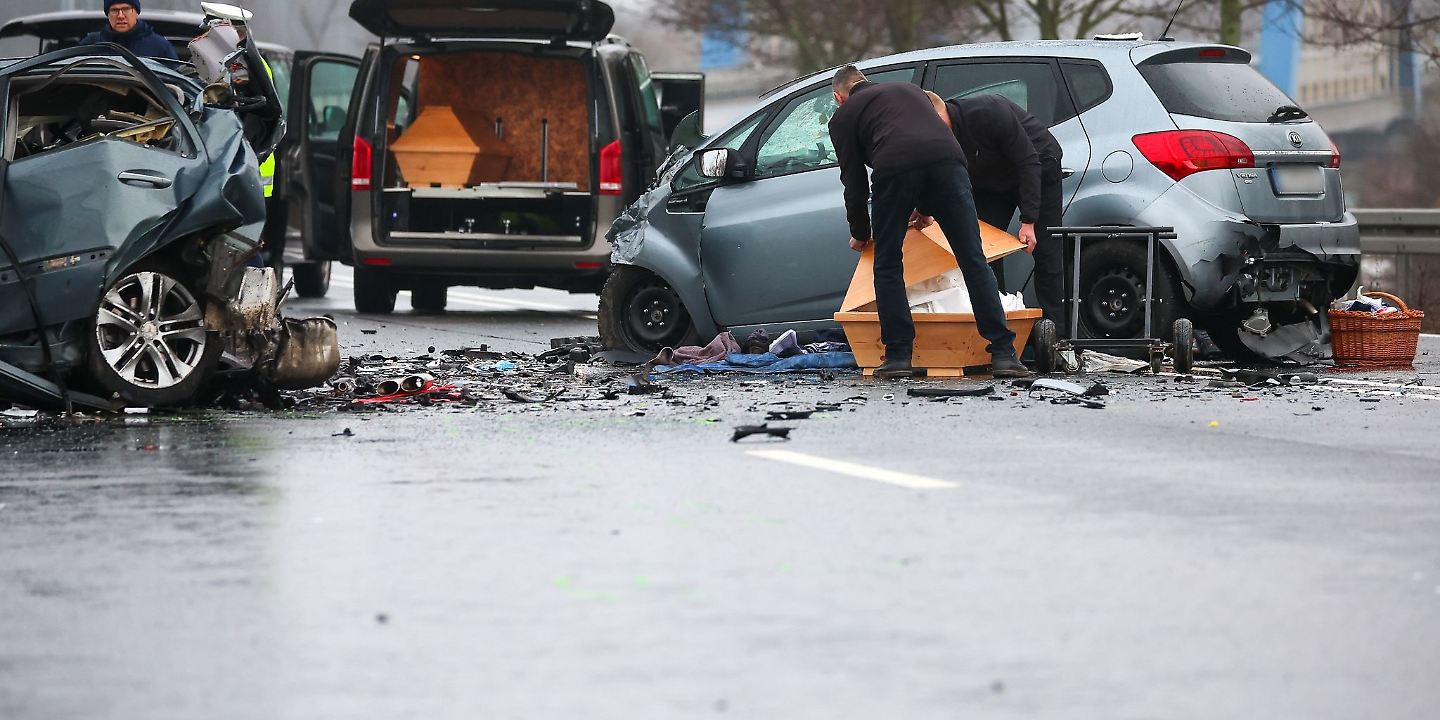 Schwerer Unfall Bei Eilenburg: Drei Tote, Mehrere Verletzte | HITRADIO RTL