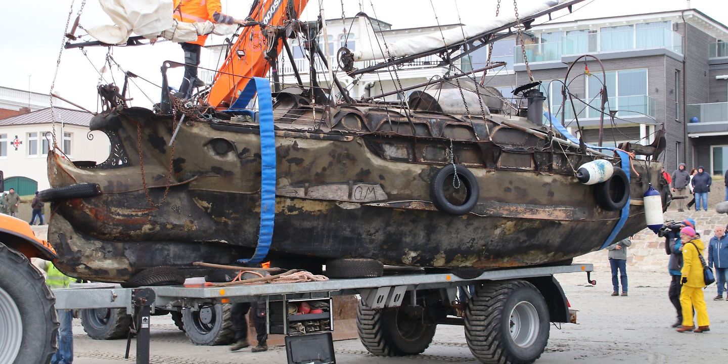 segelboot vor norderney gestrandet